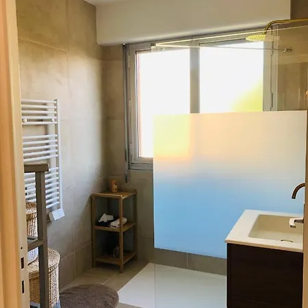 Spacieux Et Lumineux 3 Pieces De 68m2 - 4personnes A 10mn Des Plages A Pied Appartement *